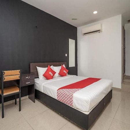 Oyo 1167 Rest And Go Hotel كلانغْ المظهر الخارجي الصورة