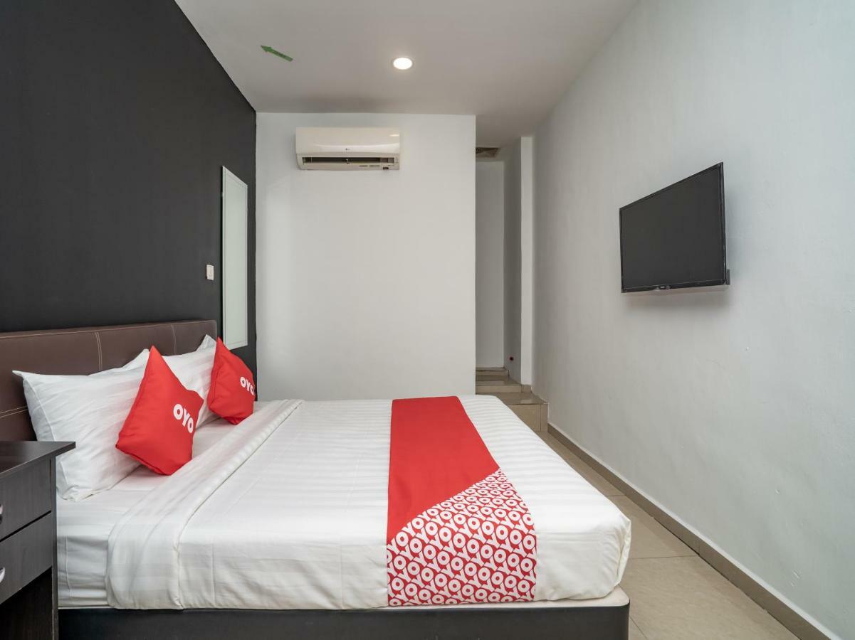 Oyo 1167 Rest And Go Hotel كلانغْ المظهر الخارجي الصورة