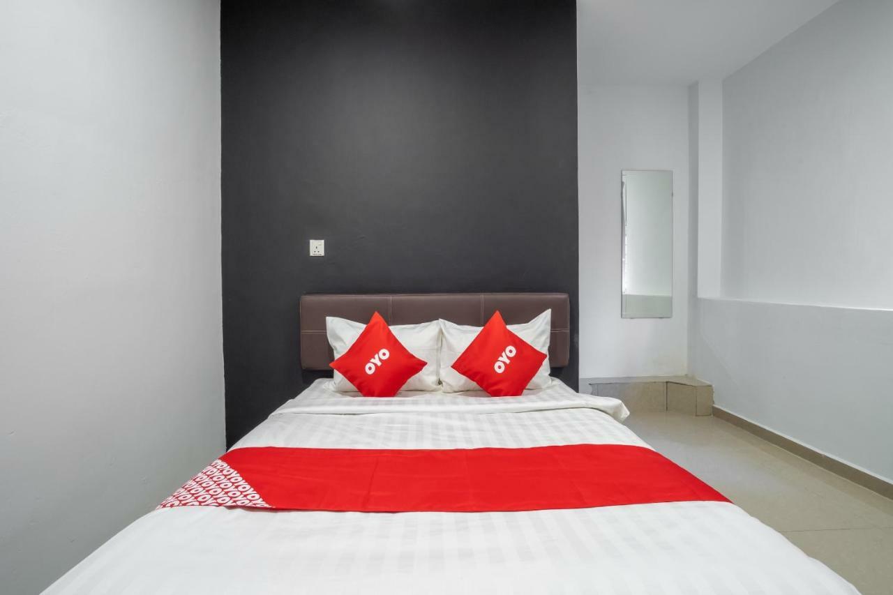 Oyo 1167 Rest And Go Hotel كلانغْ المظهر الخارجي الصورة