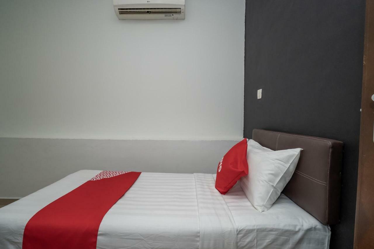 Oyo 1167 Rest And Go Hotel كلانغْ المظهر الخارجي الصورة