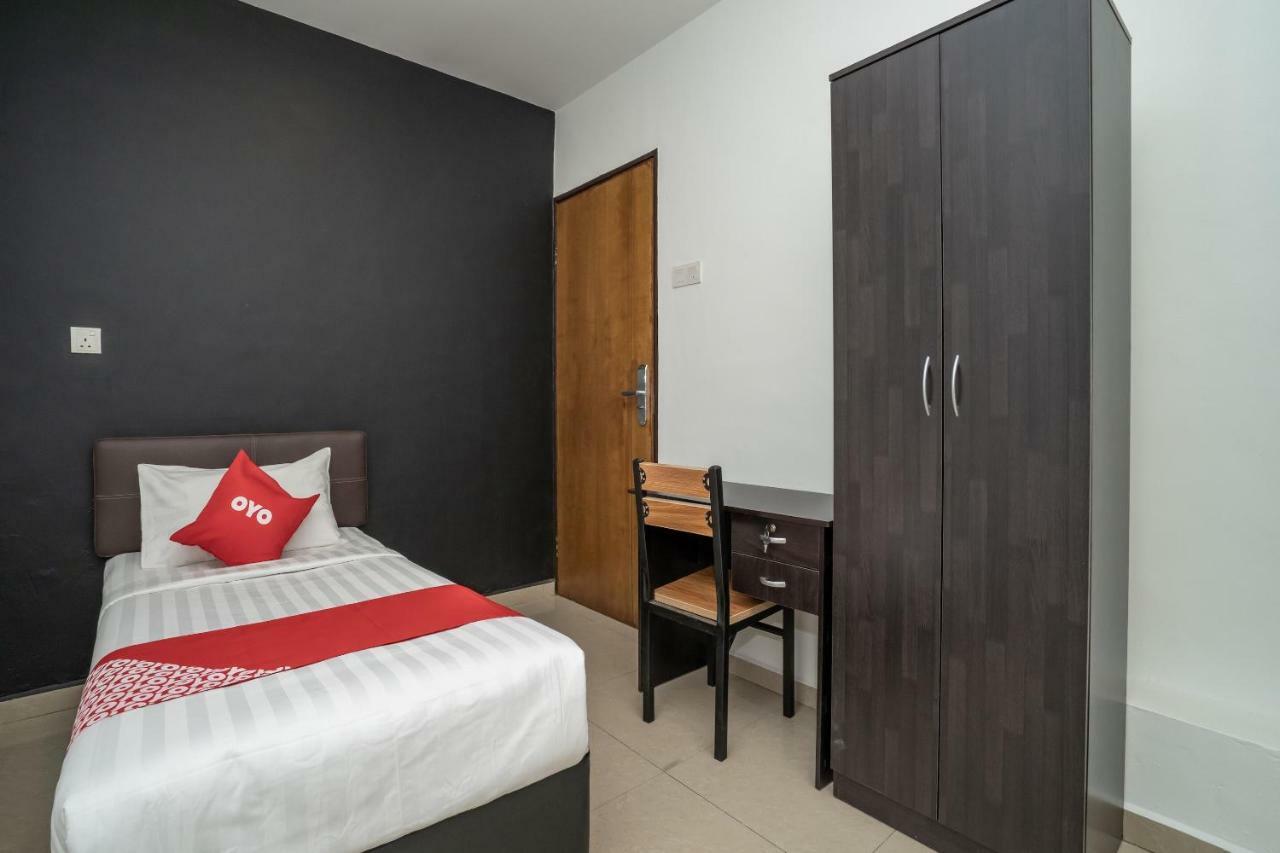 Oyo 1167 Rest And Go Hotel كلانغْ المظهر الخارجي الصورة
