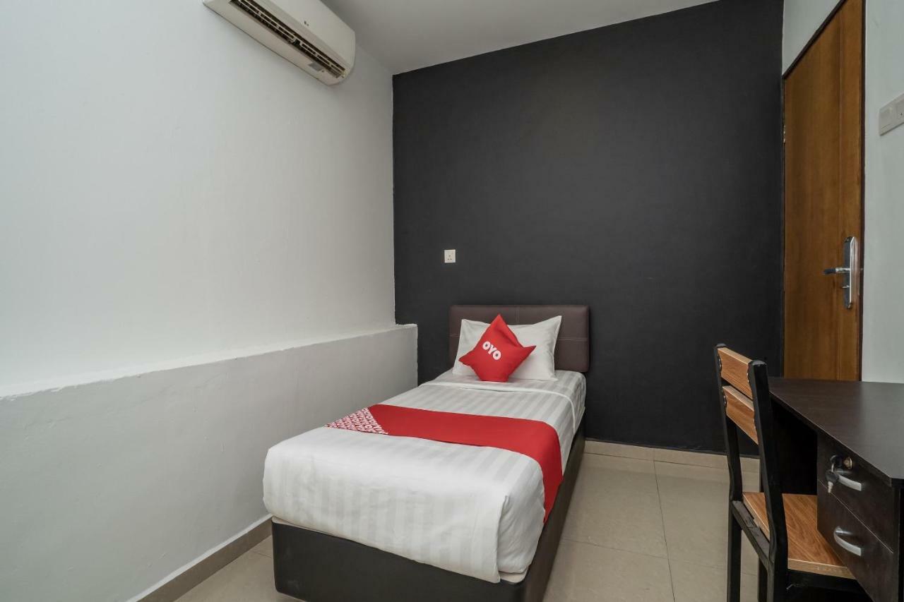 Oyo 1167 Rest And Go Hotel كلانغْ المظهر الخارجي الصورة