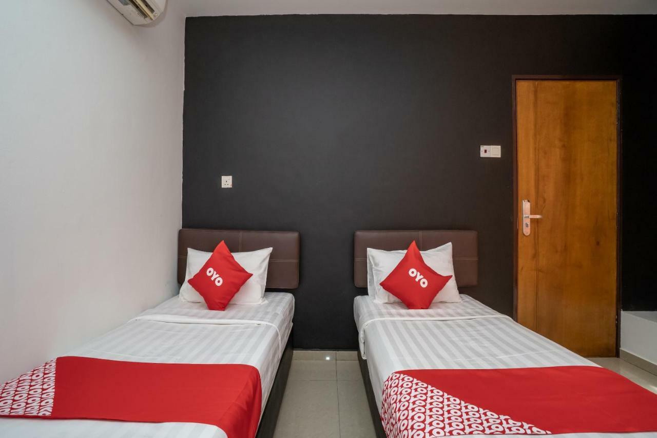 Oyo 1167 Rest And Go Hotel كلانغْ المظهر الخارجي الصورة