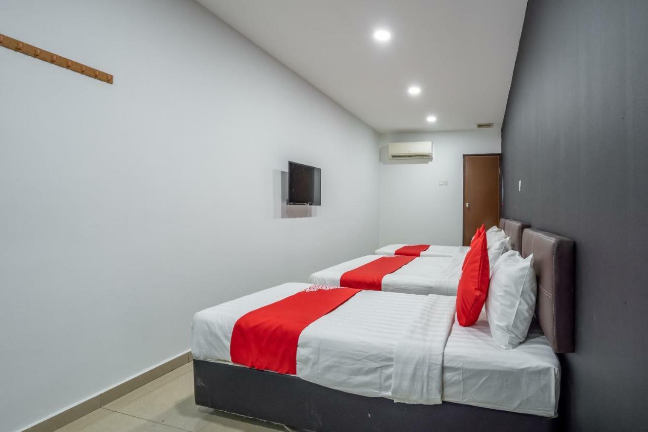 Oyo 1167 Rest And Go Hotel كلانغْ المظهر الخارجي الصورة