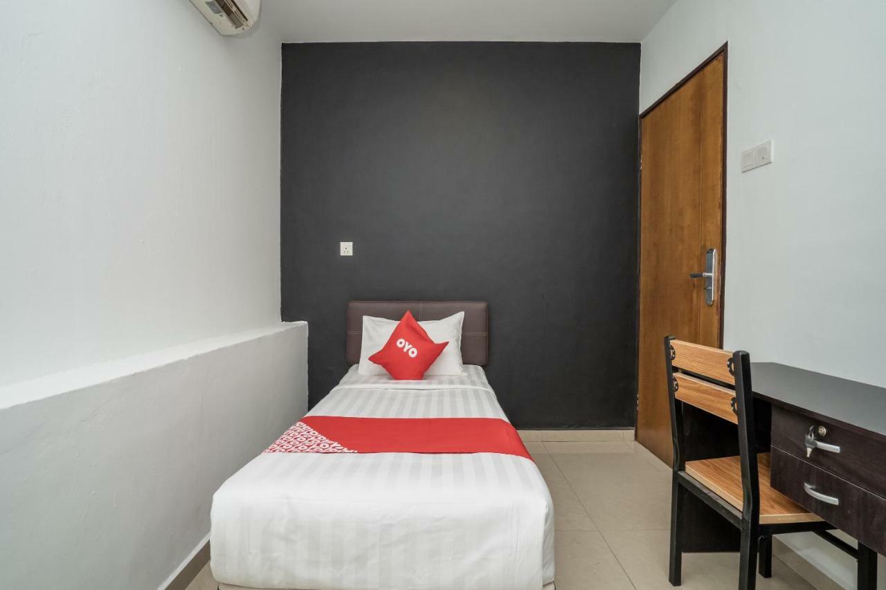 Oyo 1167 Rest And Go Hotel كلانغْ المظهر الخارجي الصورة