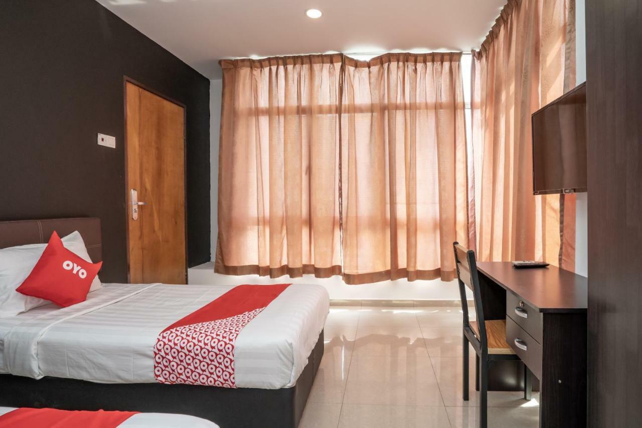 Oyo 1167 Rest And Go Hotel كلانغْ المظهر الخارجي الصورة