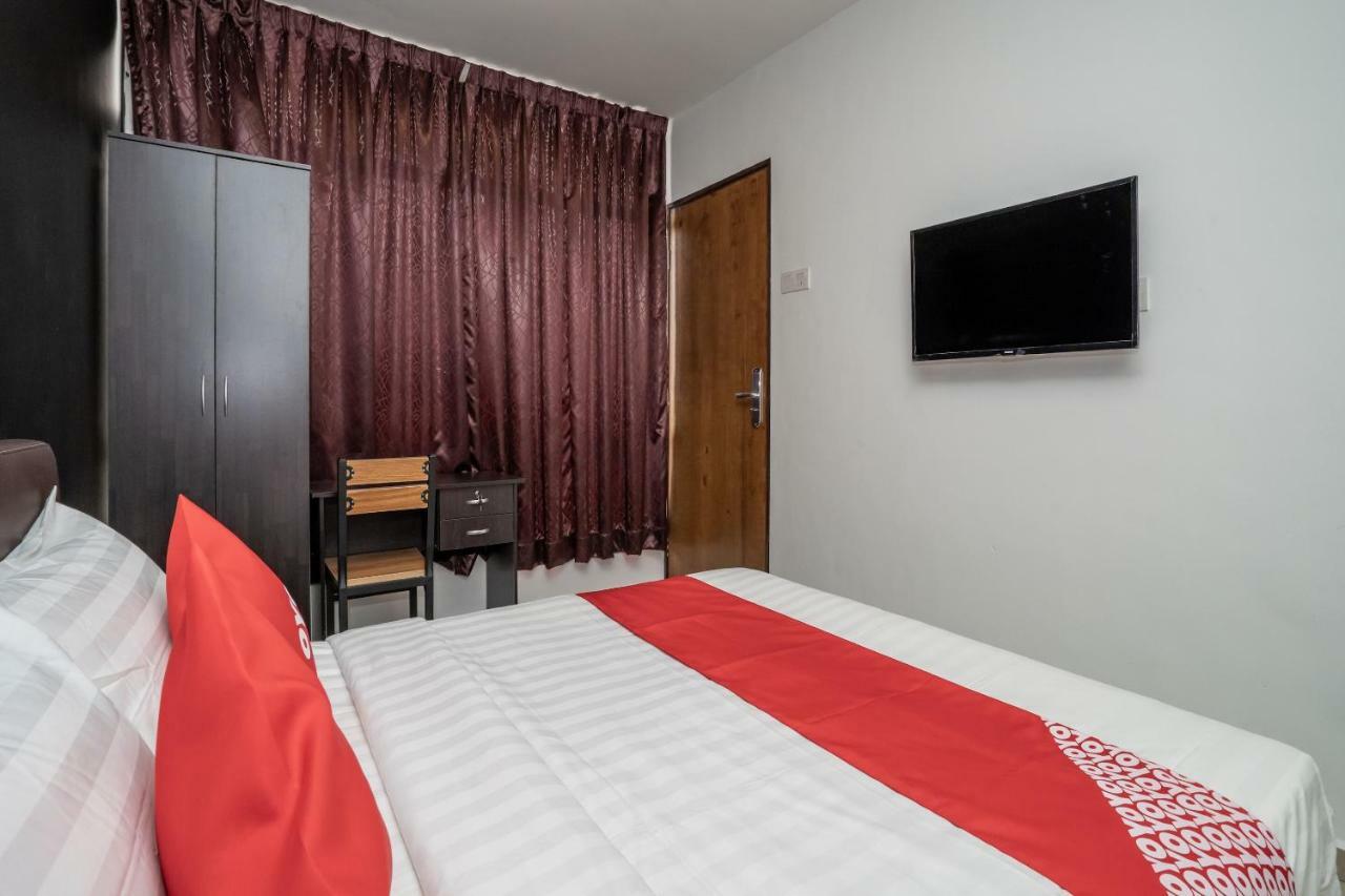 Oyo 1167 Rest And Go Hotel كلانغْ المظهر الخارجي الصورة